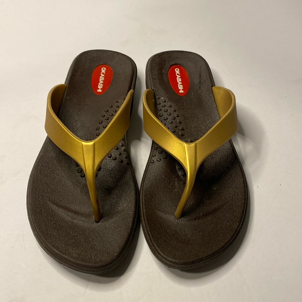 Okabashi gold Brown flip flops size small
